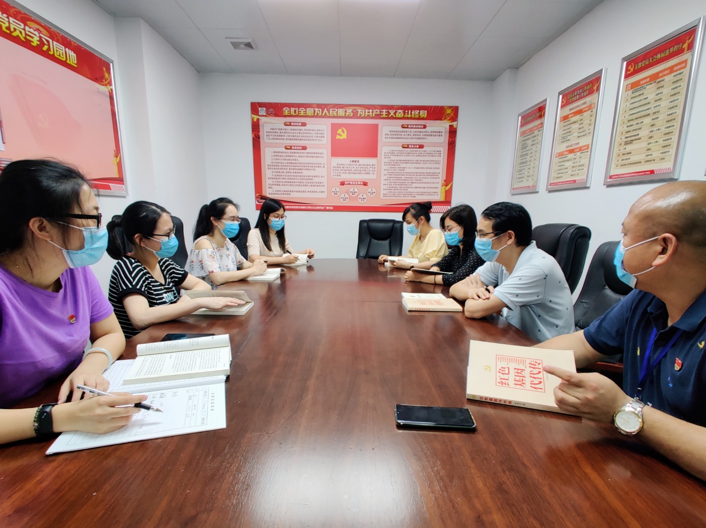传承红色基因 服膺初心使命——K8凯发第五党支部发展《红色基因代代传》想书互换活动